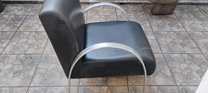 4 poltronas (a unidade está R$ 250,00