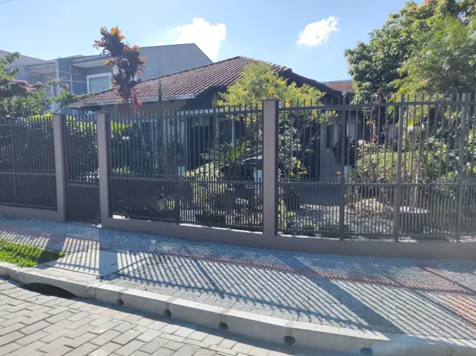 Vendo linda residência de Esquina no Vila Nova. Joinville 