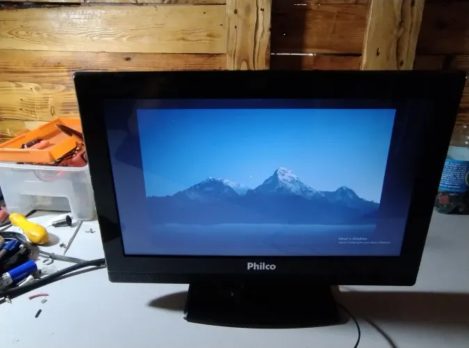 Monitor Philco 16" HDMI e VGA