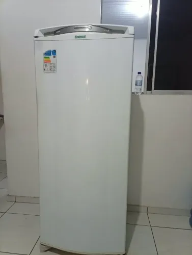 Vendo Geladeira Consul e Fogão.