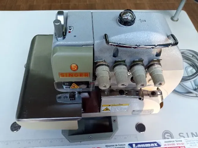 Maquina Singer Overlock 321C 241M-24