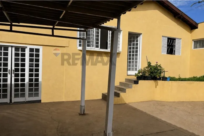 Casa Imperdível em Botucatu: 3 Dormitórios!