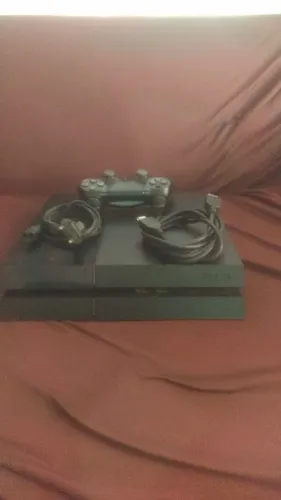 Vendo ps4  Fat pegando perfeitamente com 1 controle original 