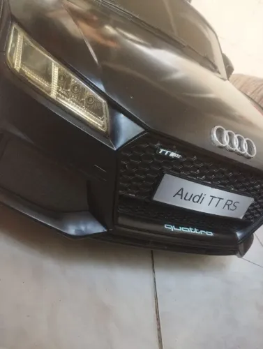 Somente hoje Audi TT RS infantil original com bateria nova 