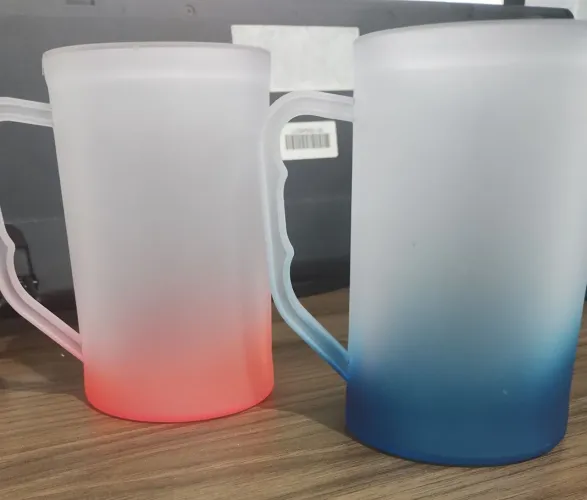 Lote com diversos modelos de copos taças canecos squeeze tampas e canudos para personaliza