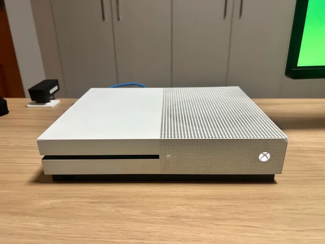 XBOX ONE S COM 1,365TB 