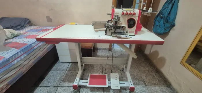 MÁQUINA DE COSTURA INDUSTRIAL OVERLOQUE 