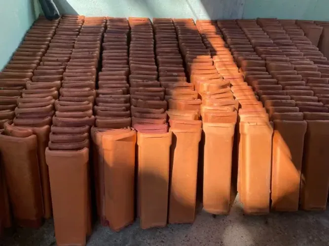 Tijolos de barro todos lavados em ótimo estado, para levar tudo, total de 1000 Tijolos