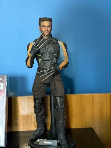 Wolverine hot toys