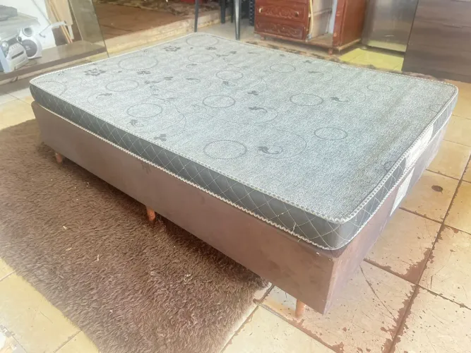 Cama box de casal com colchão de espuma