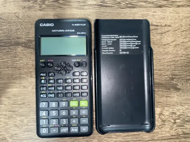 Calculadora Científica Casio FX-82ES PLUS 2nd Edition - 252 Funções (Original)
