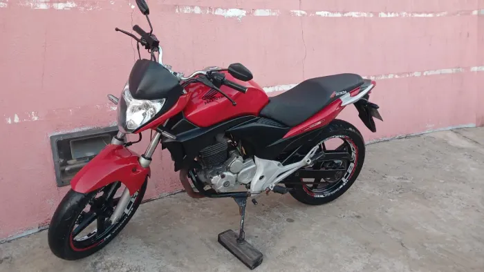 VENDO OU TROCO CB300R 9.500 ANO 2009/2010