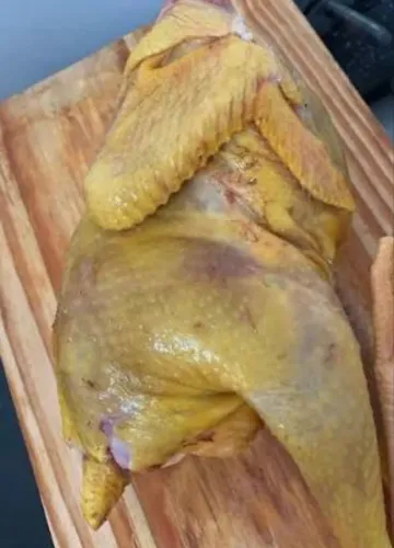Venda de frango caipira limpo 