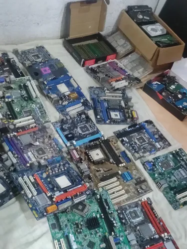Título: LOTE GIGANTE DE INFORMÁTICA E ELETRÔNICOS - SUCATA NOBRE E PEÇAS