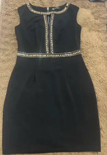 Vestido com pedras 
