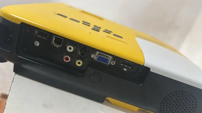 Epson 2700 lumens com garantia de 6 meses