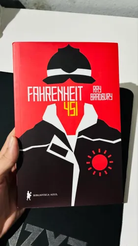 LIVRO FAHRENHEIT 451 PRATICAMENTE NOVO