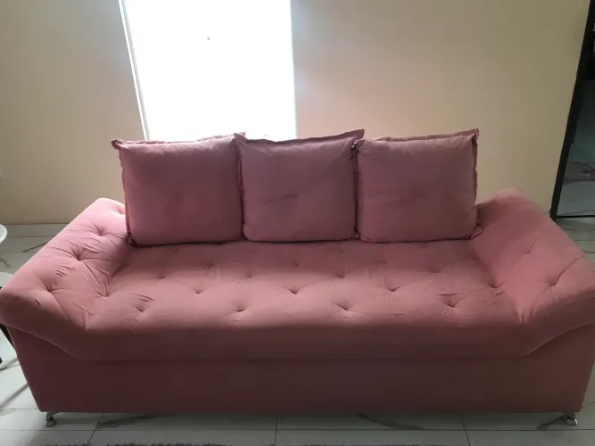Conjunto de sofás 2 e 3 lugares rosa capitonê em ótimo estado
