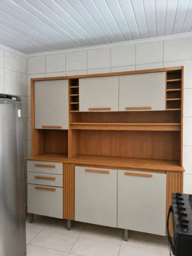 Armário de cozinha seminovo 