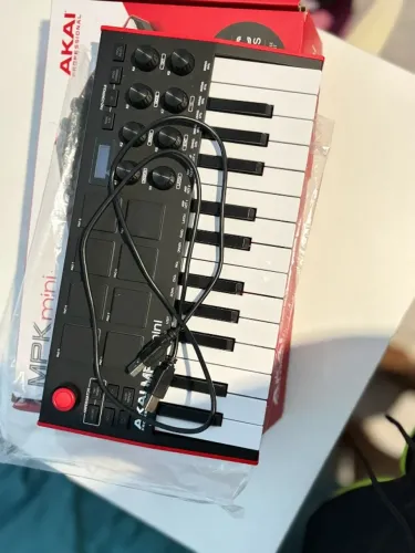Akai MPK Mini MK3 - Controlador MIDI | Seminovo na Caixa
