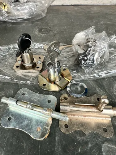 Kit de fechaduras para marcenaria e tramelas