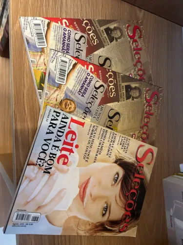 Lote com 3 revistas seleções