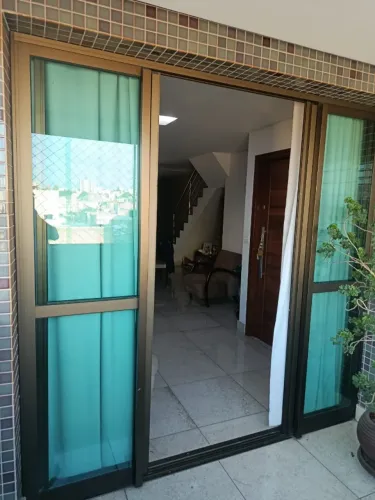 Porta em esquadria de alumínio bronze 2,30 x 2,30