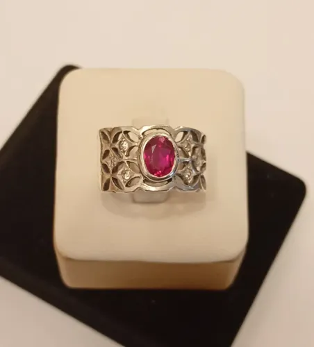 Anel prata 925 Cravejado Rubis e cristais verdadeiros aro 18/19