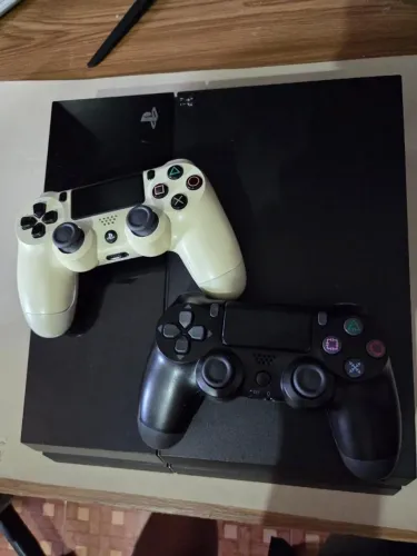 PS4 Fat + 2 Controles - Para Conserto ou Peças