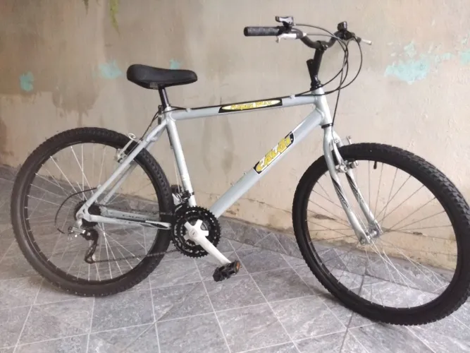 Bicicleta aro 26 quadro de alumínio puenes bom VENDO OU troco POR outra