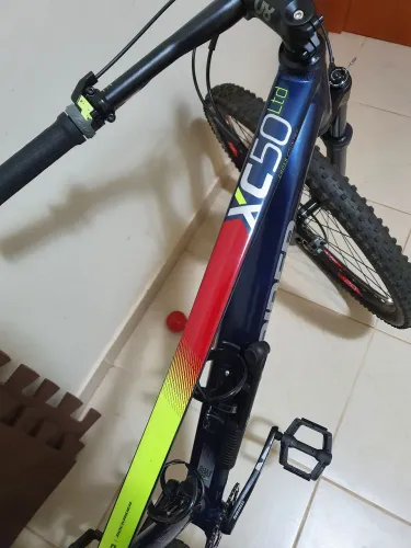 Bike MTB Rockrider XC 50 LTD Aro 29 | SRAM NX 11v | RockShox Judy Air | Freio Hidráulico
