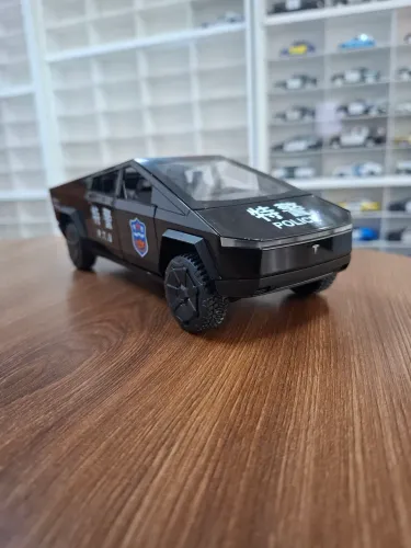 Miniatura Police 1/24 Tesla Cybertruck
