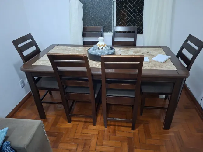 Mesa de madeira maciça com tampo de mármore 6 cadeiras