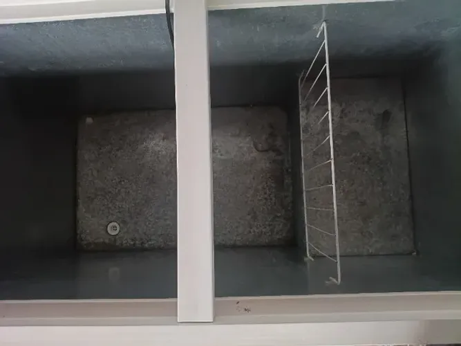 Freezer  H400 2 portas 385 litros Eletrolux seminovo pouco usado.