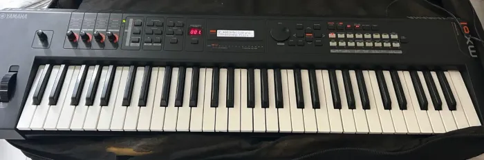 Yamaha MX61 61 Teclas - Sintetizador Profissional - Excelente Estado