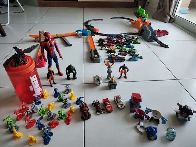Lote de brinquedos