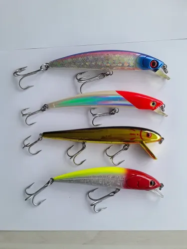 Kit com 4 Iscas para Pesca de Anchova, Xareu, Robalão etc.,