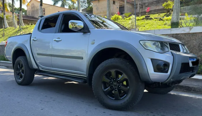 Mitsubishi L200 Triton HPE 3.2 CD TB Int.diesel AUT 2012