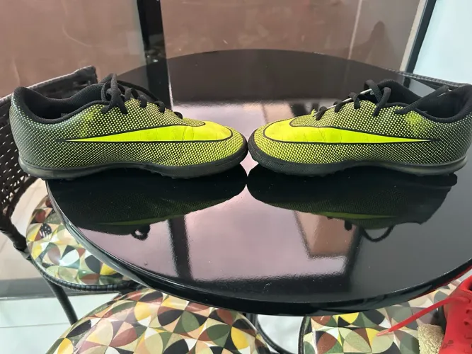 Chuteira nike bravata infantil usada
