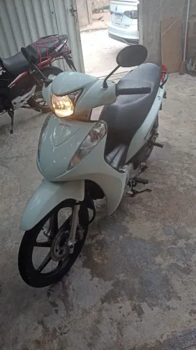 Vendo uma biz 125 15 mil