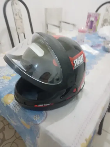 Capacete de moto semi novo