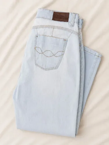 Calça jeans feminina azul claro