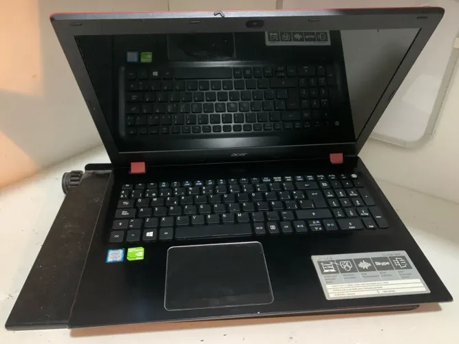 Vendo Laptop Acer Aspire F 15 usado