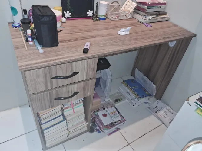 Mesa de escritório / estudo