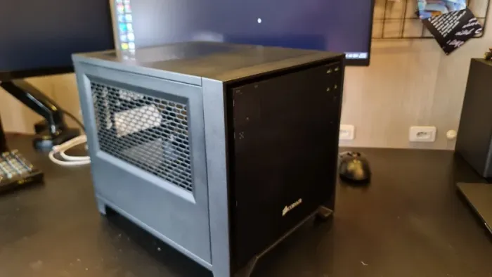 Gabinete mini-itx Corsair 250D