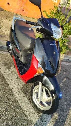 Moto LED 110 com poucas avaria