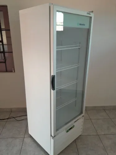 Expositora de bebidas 220v 