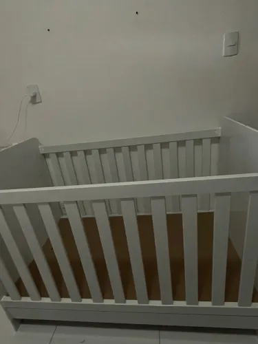 Berço com rebaixamento para cama