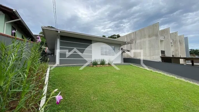 CASA COM 03 DORMITÓRIOS NO PETRÓPOLIS !