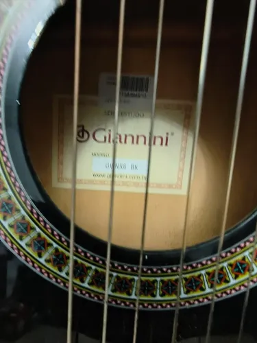 Violão Giannini em bom estado